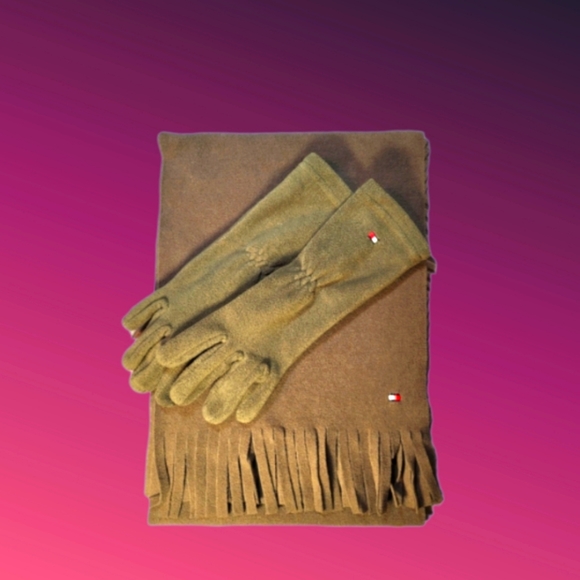 Tommy Hilfiger fleece scarf and gloves - Picture 2 of 5